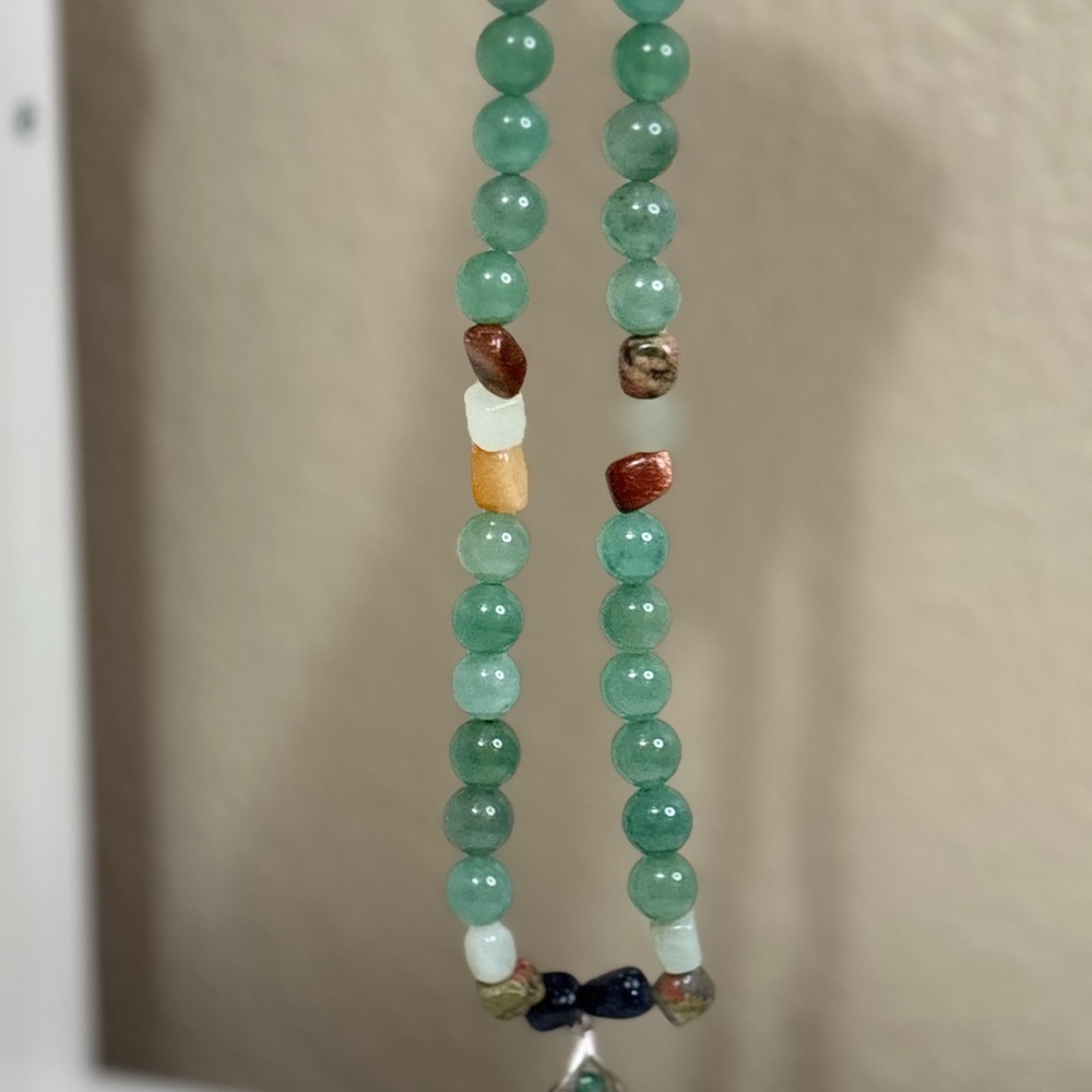 Handmade Green Aventurine Necklace with Agate Pendant & Toggle Clasp - Picture 2 of 5